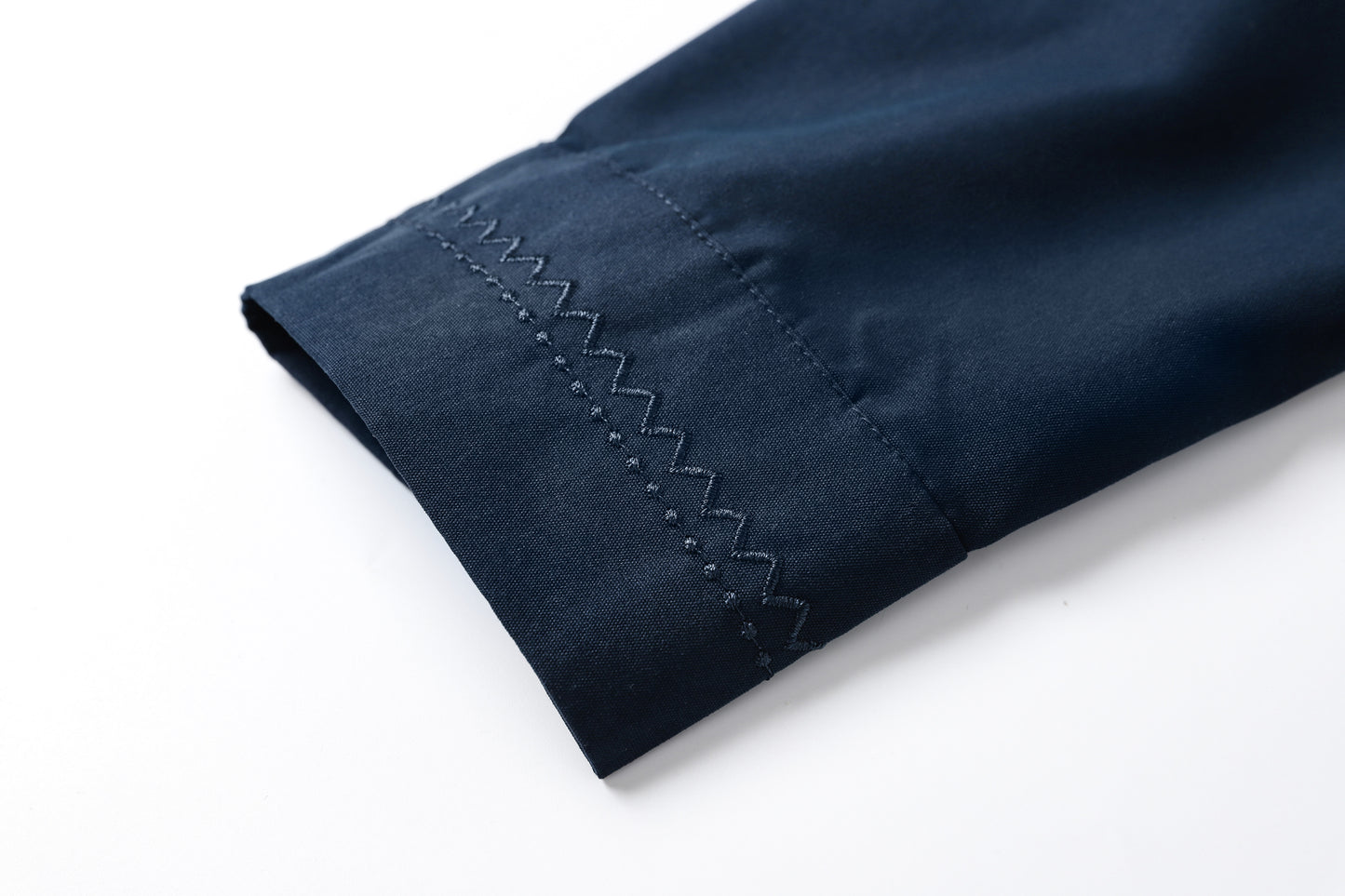 Qamis - Saoudien Bleu Marine avec broderie cravate