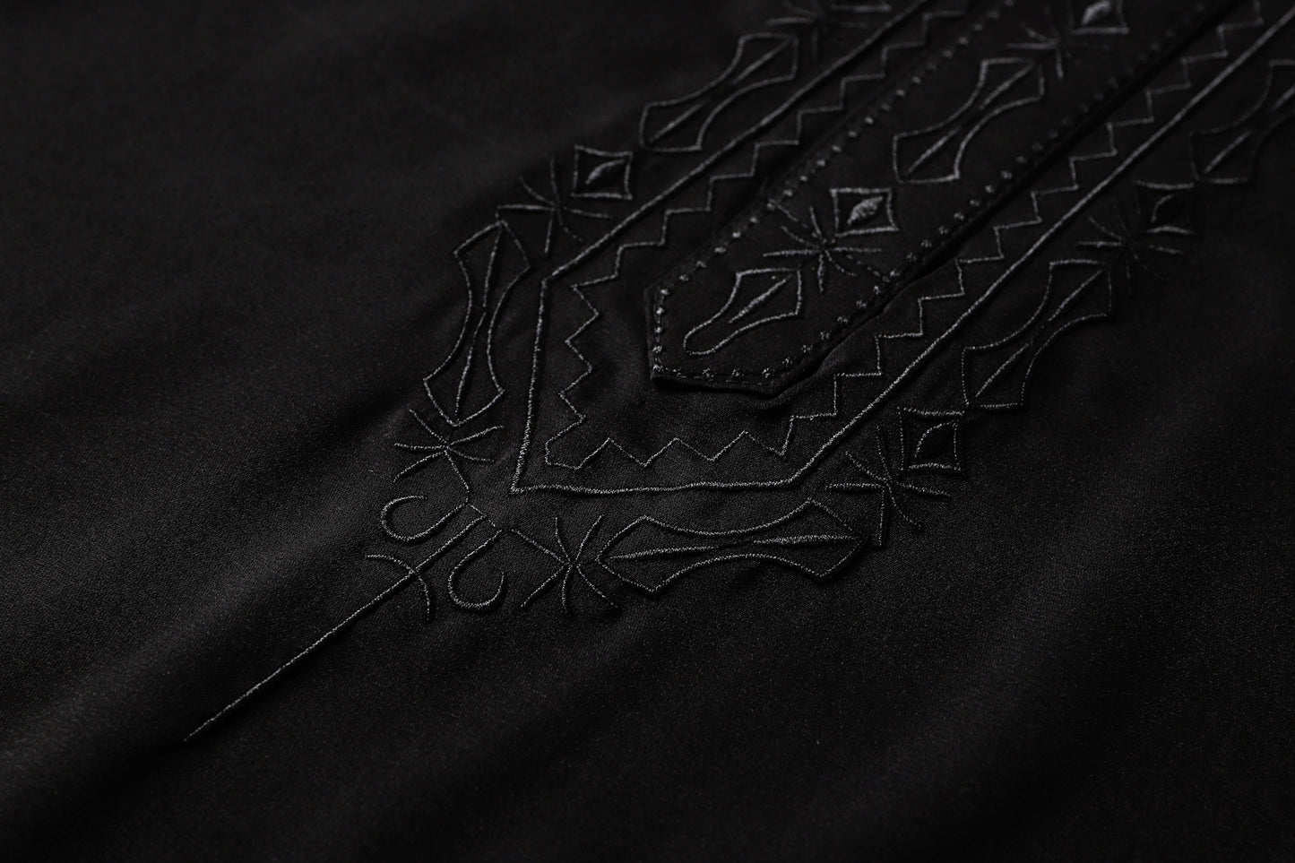Qamis - Emirati Black with tie embroidery